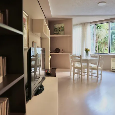Casa Miel En El Botanico * 티라나