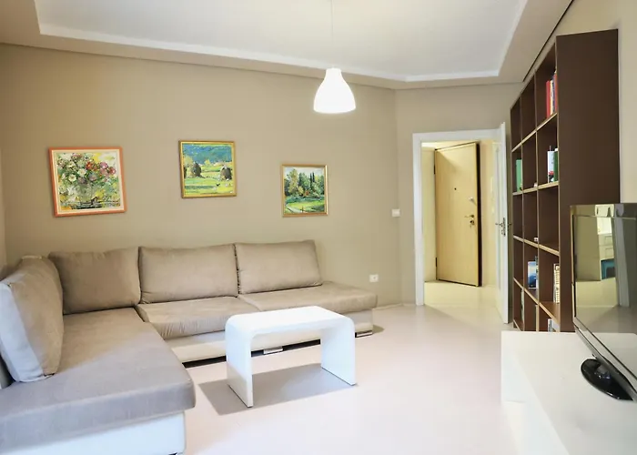 Casa Miel En El Botanico 티라나