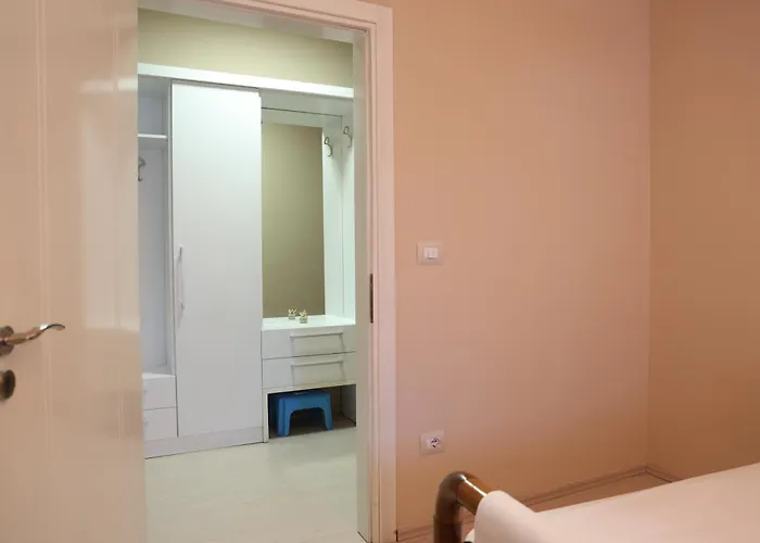 Casa Miel En El Botanico 아파트 티라나