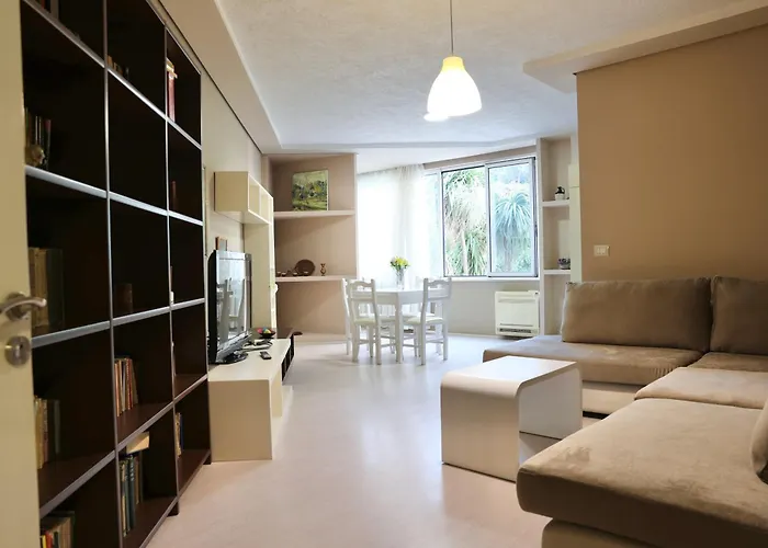 Casa Miel En El Botanico 아파트 티라나