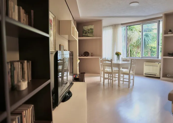 Casa Miel En El Botanico * Tirana